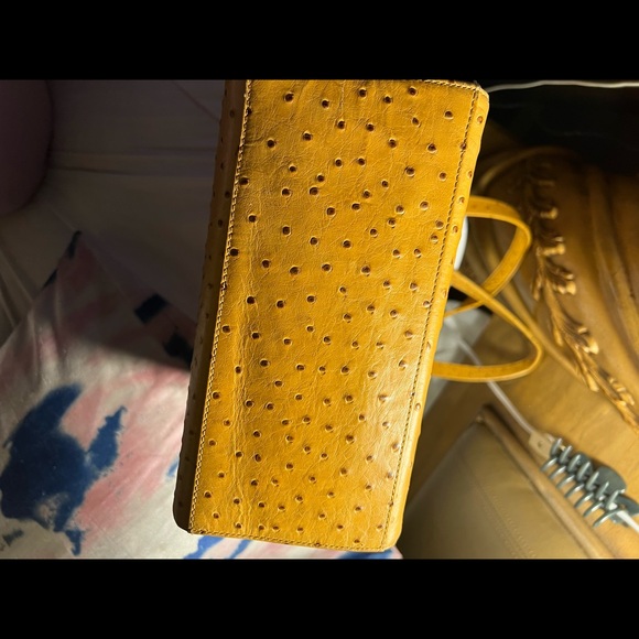 North/South shoulder bag Tan ostrich  Dooney & Bourne Embossed brown tan flap. - Picture 6 of 16
